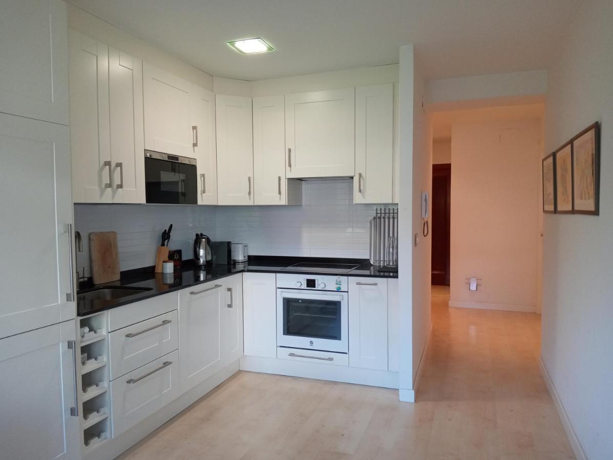 Surf And Art Apartment Parking Gratuito Овиедо Екстериор снимка